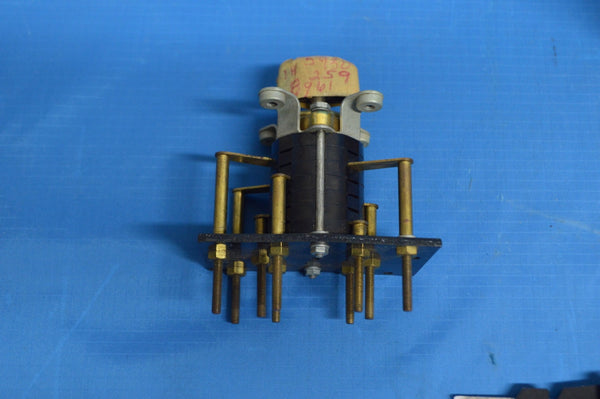 Arrow H&H Rotary Switch Bakelite 10A 125V P/N OA1251V NSN 5930-00-259-8961