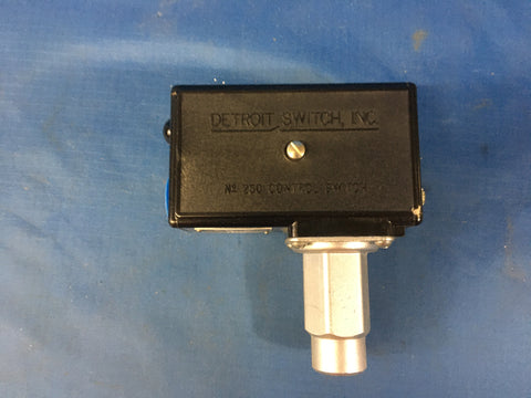 NOS Detroit Switch Pressure Switch for Gas or Liquid NSN:5930-00-184-7641 Model:2505670RB3