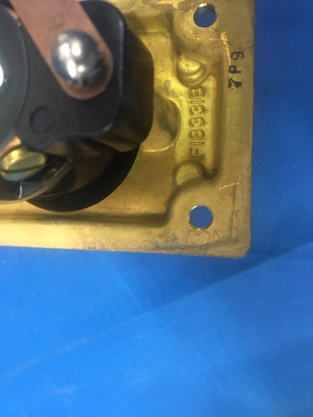 Thomas & Betts 3744 Receptacle Connector 30A 250V 20A 600VAC NSN:5935-00-435-2458