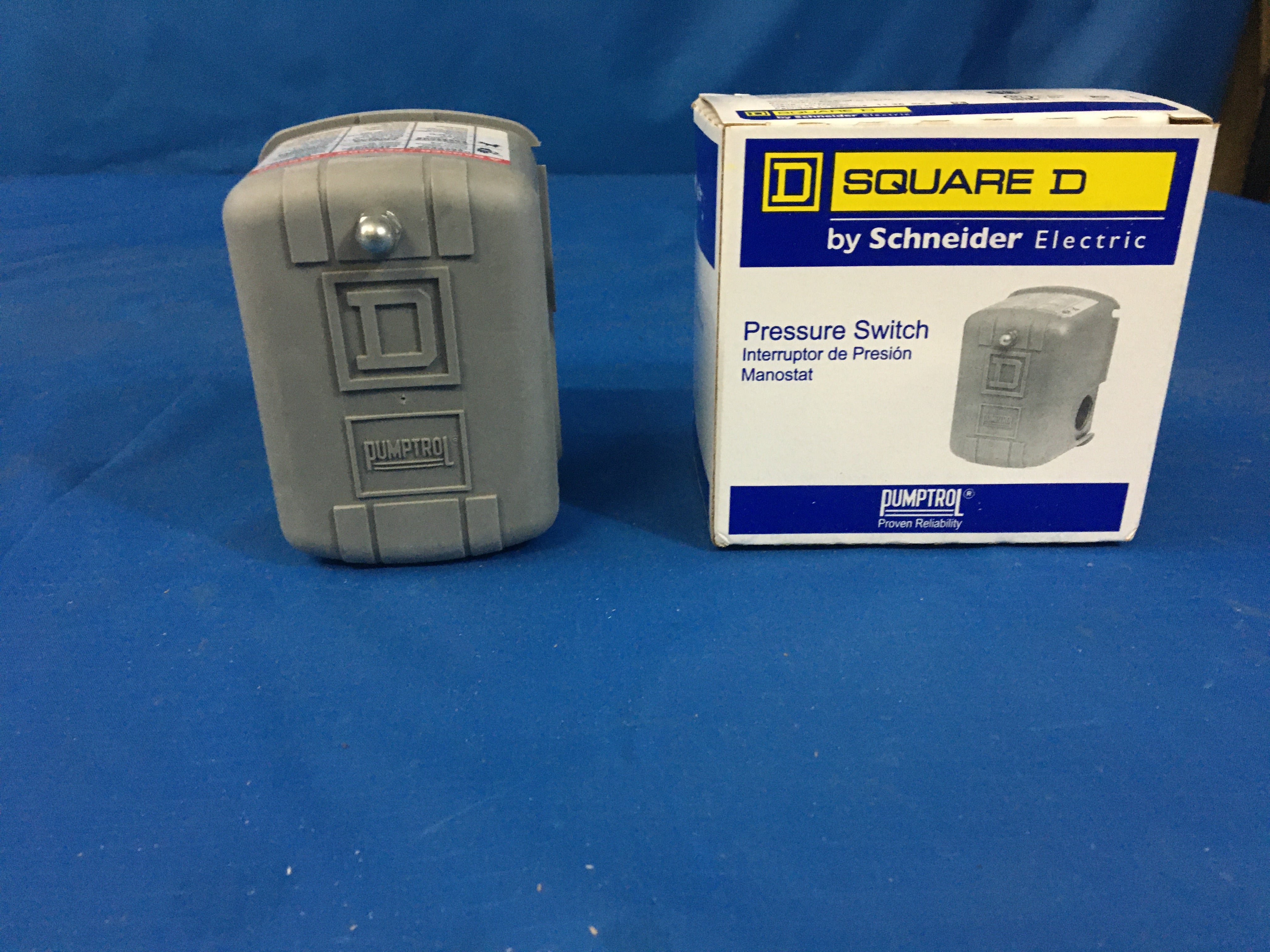 Square D Water Pump Pressure Switch 20-40 PSI P/N:9013FSG2J20P NSN:5930-00-488-6779